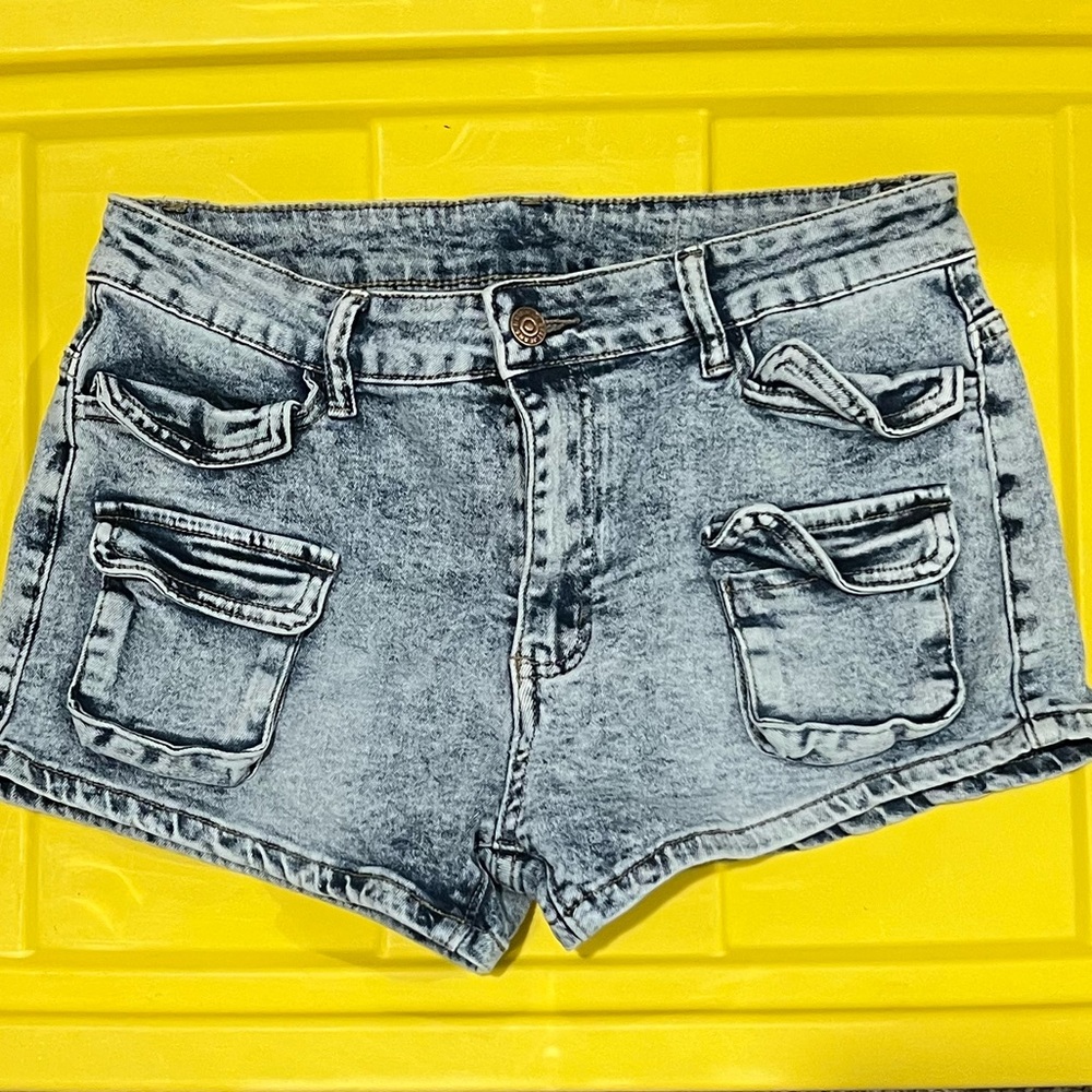 Like New Stretchy Acid Wash Denim Shorts Zip Fly Size M/L